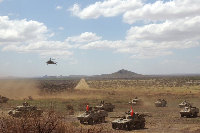 Lục quân Nam Phi diễn tập bắn đạn thật Seboka 2012 ảnh 3